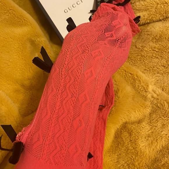 NWT Gucci pink Moulinoir Bow Socks over the knee lace socks. Velvet bow large - Picture 11 of 16